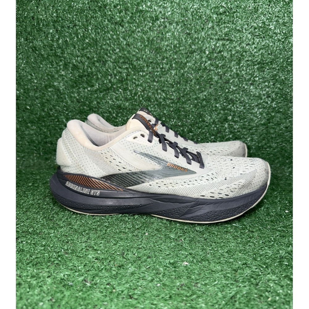 Brooks Women's Running Shoes in Light Gray and Black